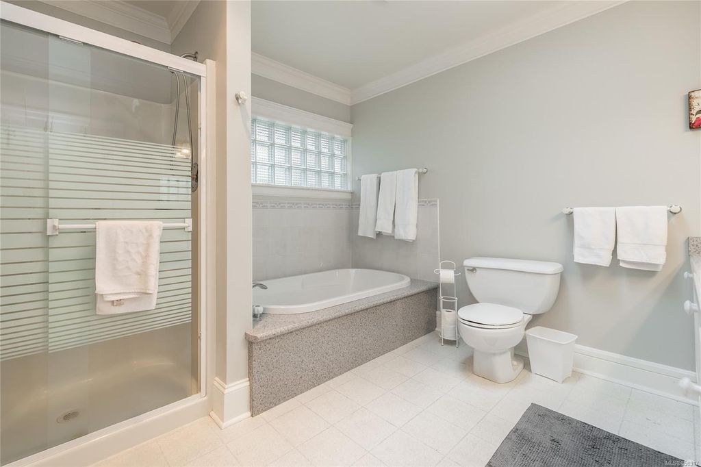 listing image 16042672714504774274