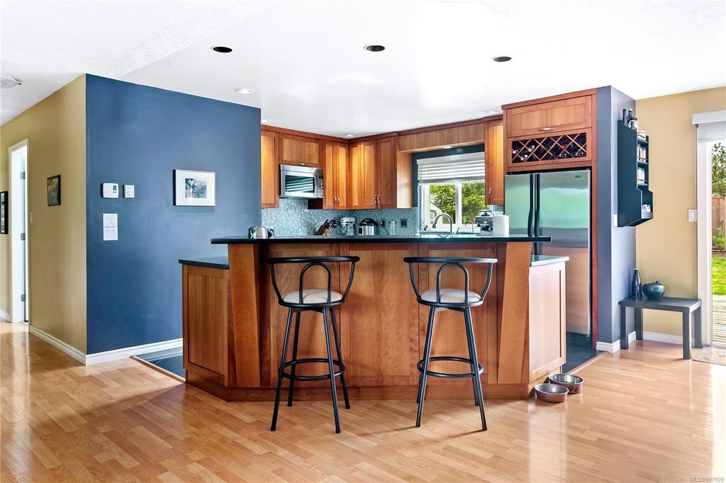 listing image 16045210000043461207