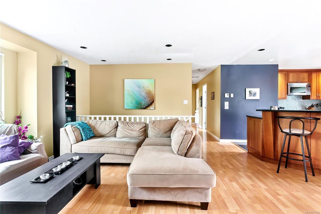 listing image 16042286664656599561