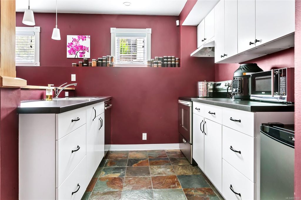 listing image 16044666203641975073