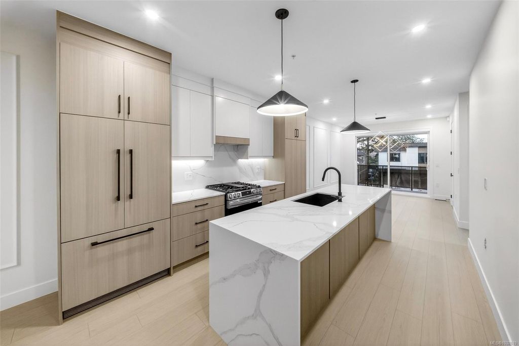 listing image 16042536140585758558