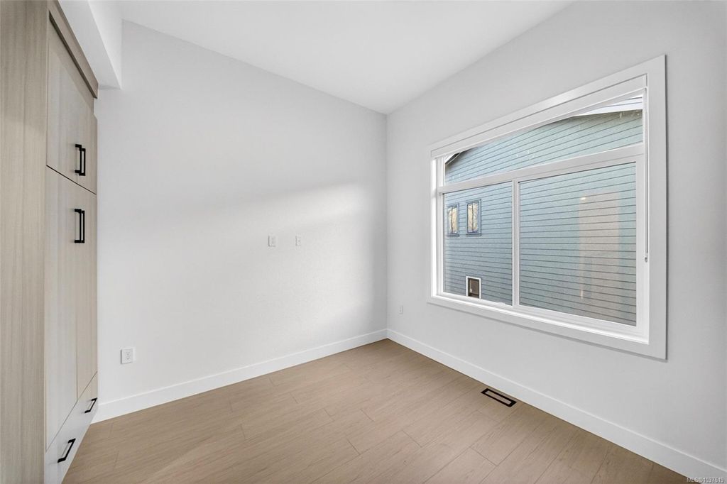 listing image 16040110817761203492