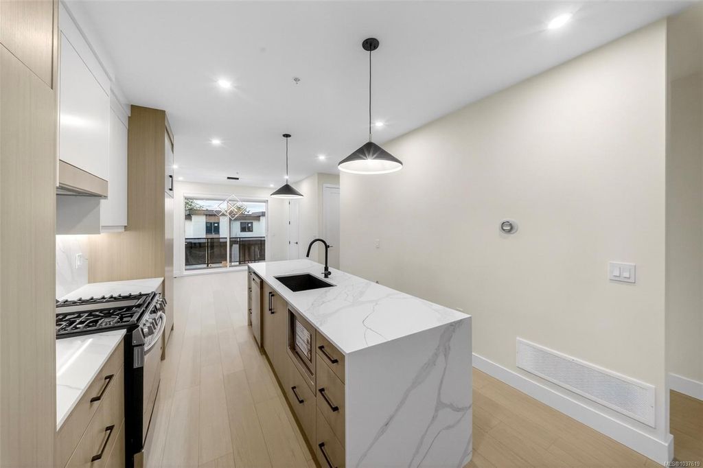listing image 16042176902387296667