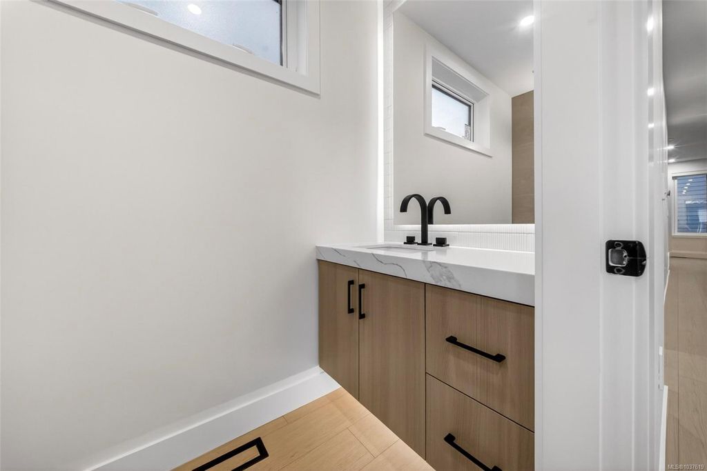 listing image 16046022412024433102