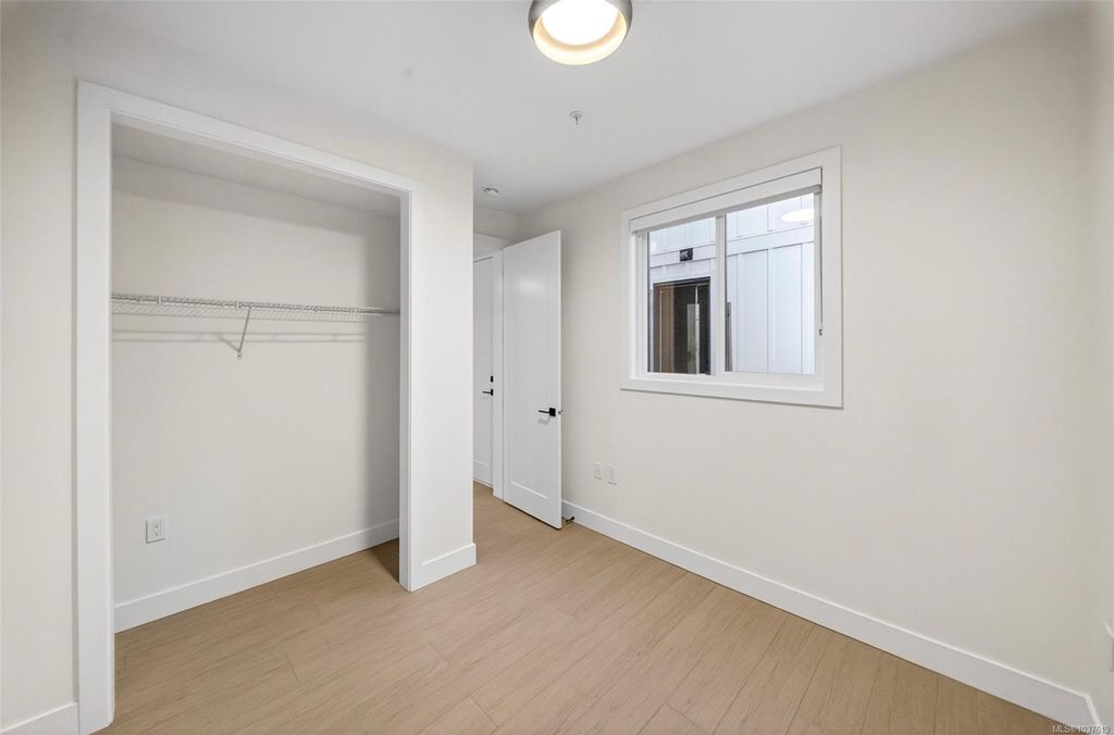 listing image 16041047298232122556
