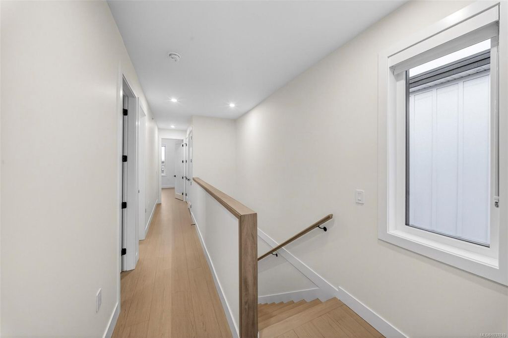 listing image 16045259293775404611