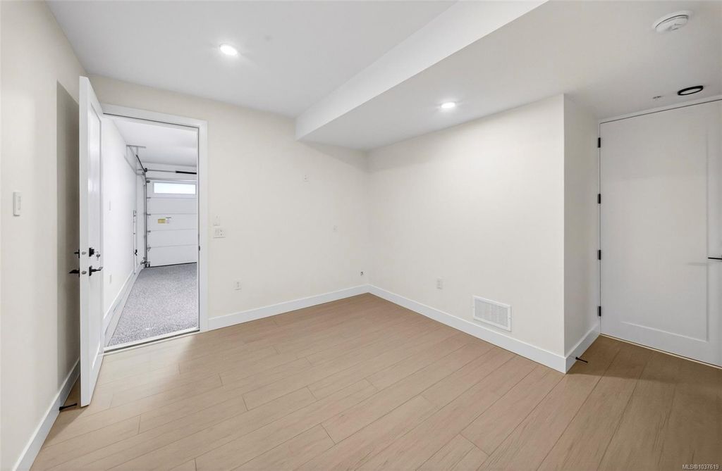 listing image 16044351277193864338