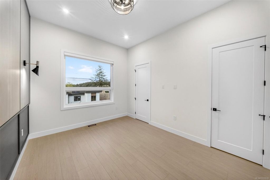 listing image 16045828036326166682