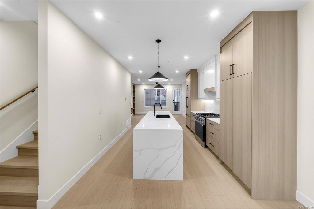 listing image 16045730364225388342
