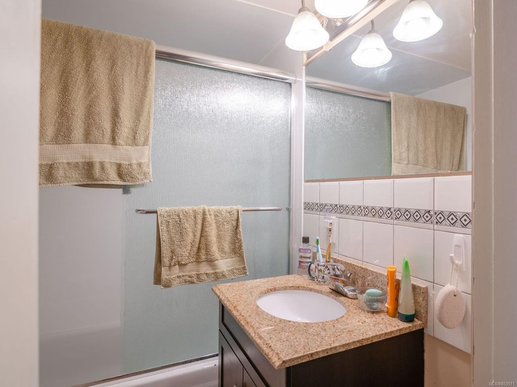 listing image 16045858183871340309