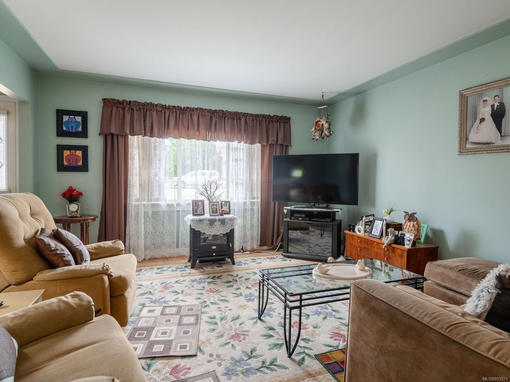 listing image 16045190915621762433