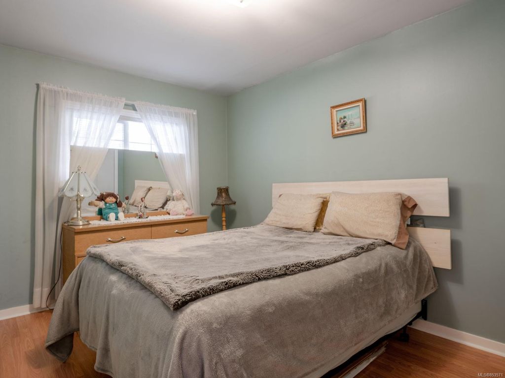 listing image 16046634909880982450