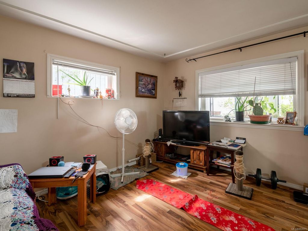listing image 16042791410962901601