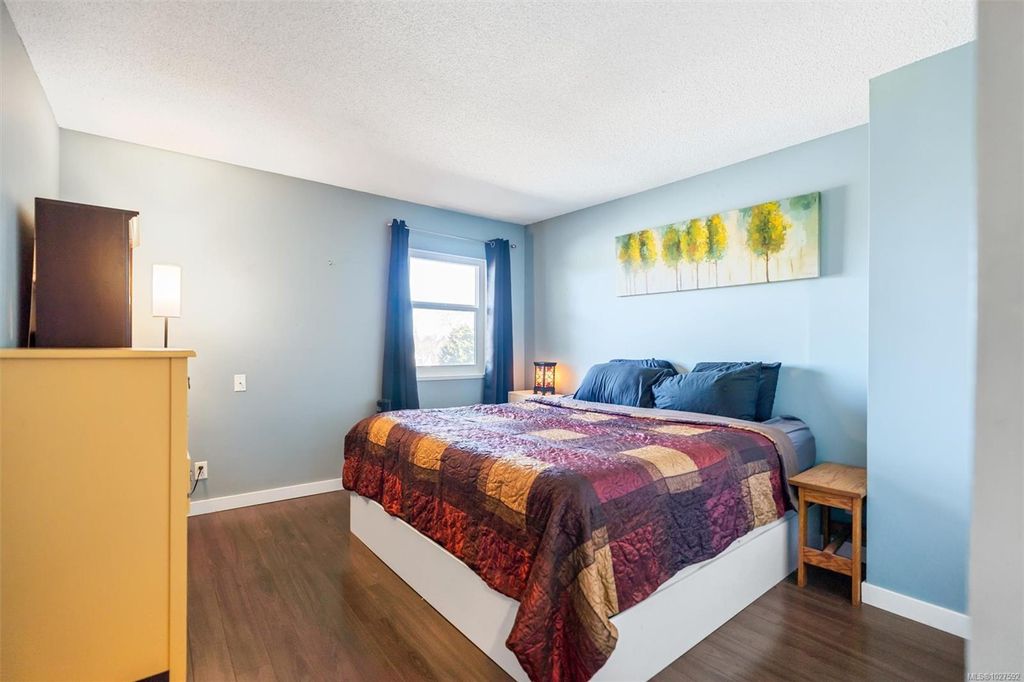 listing image 16045358869458350108