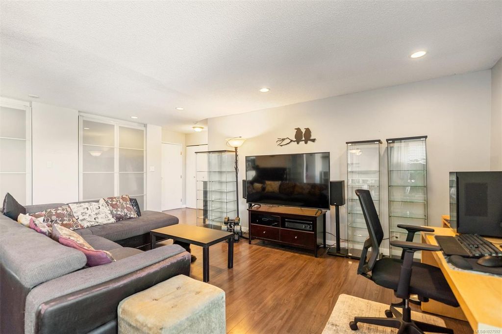 listing image 16049299086700532018