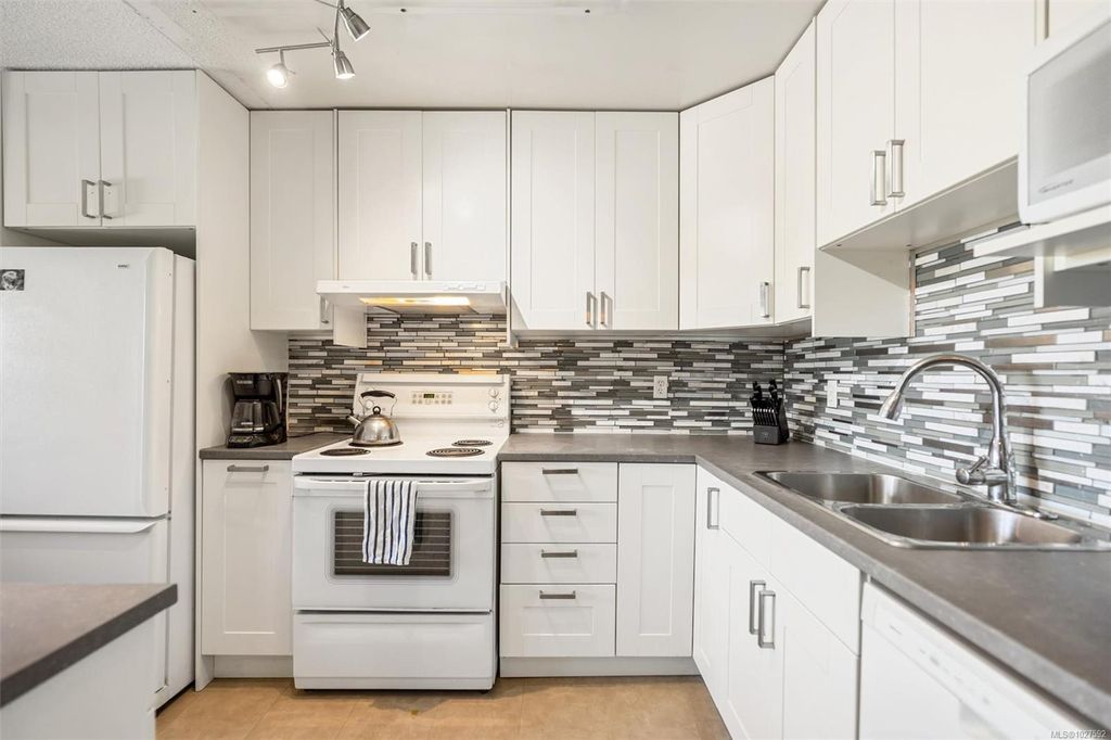 listing image 16048252231745977346