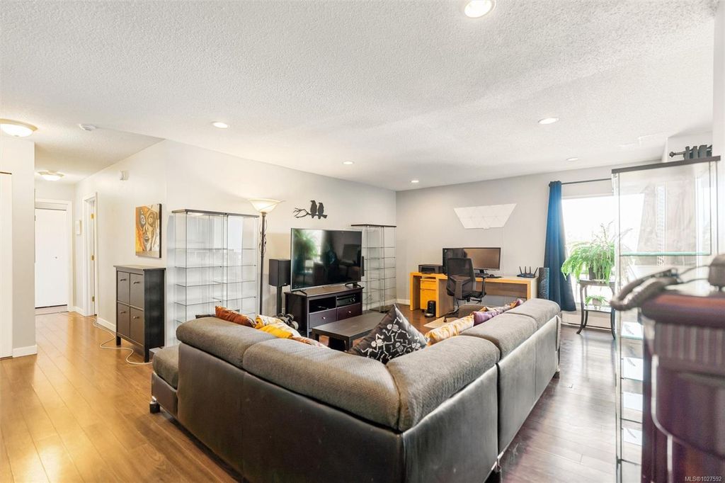 listing image 16042553028031550358