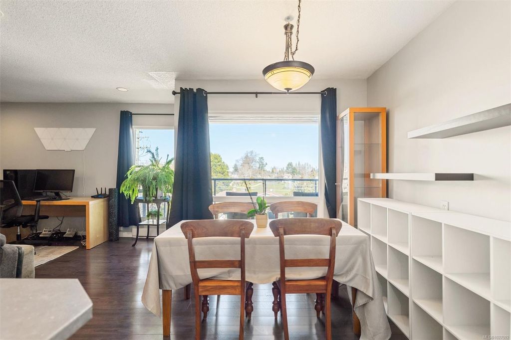 listing image 16048837114743792894