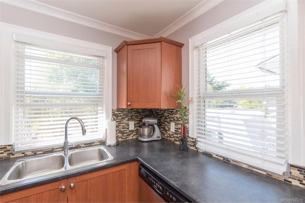 listing image 16042280989136216700
