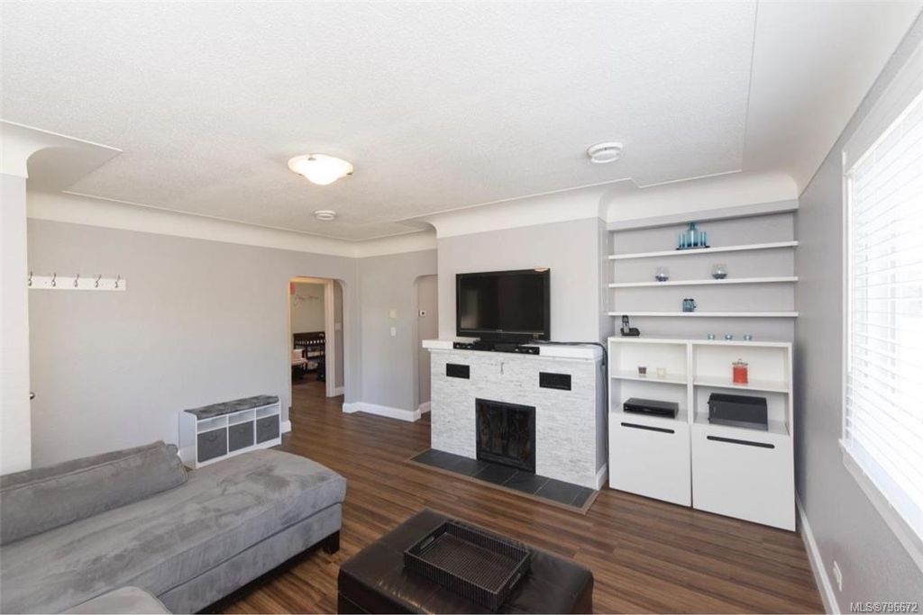 listing image 16041937528740551220