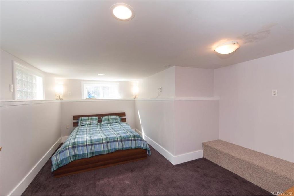 listing image 16046960579855222518