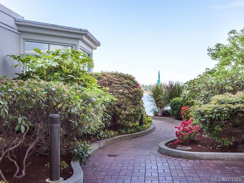 listing image 16041175991884265598