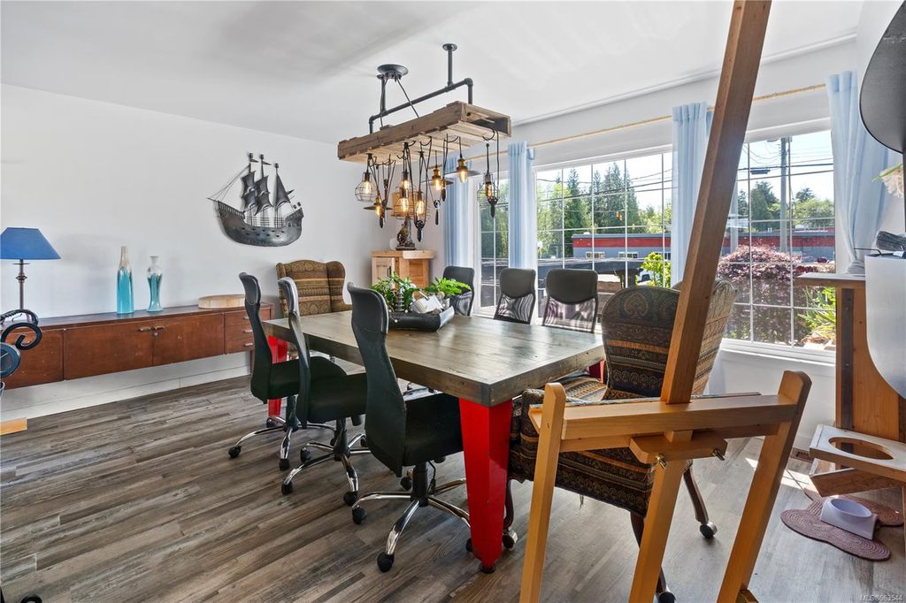 listing image 16047154004881734382