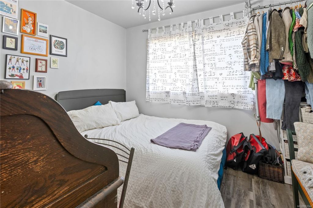 listing image 16044059587185567400