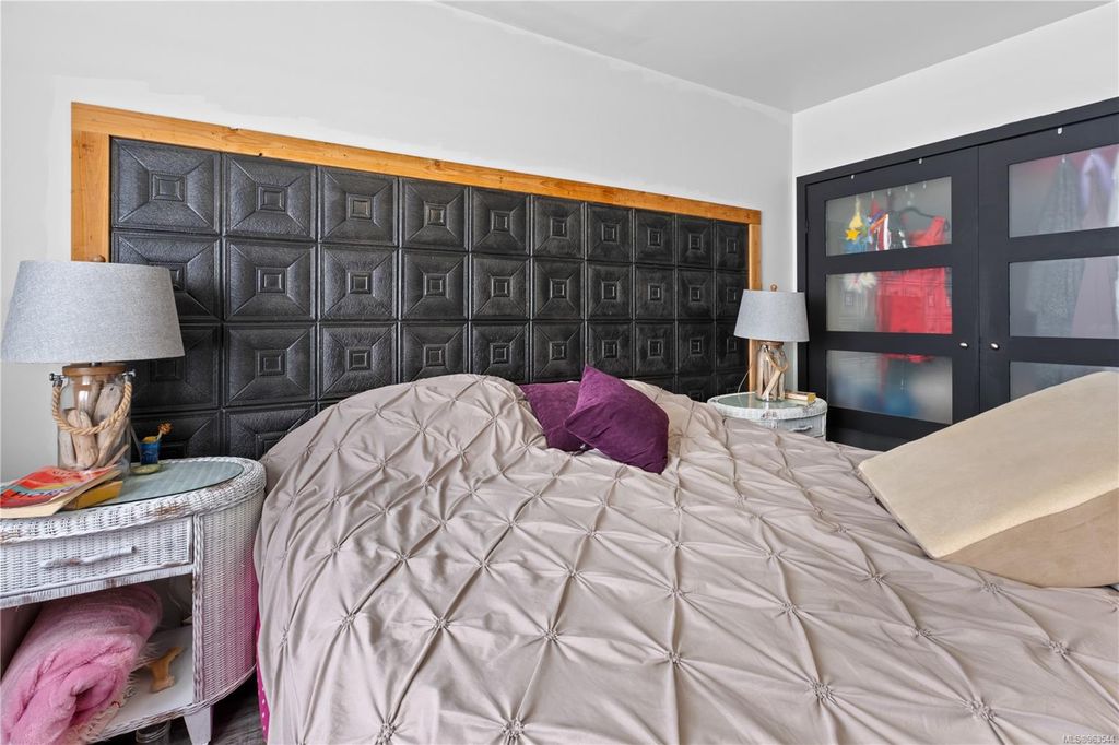 listing image 16045422634586093364