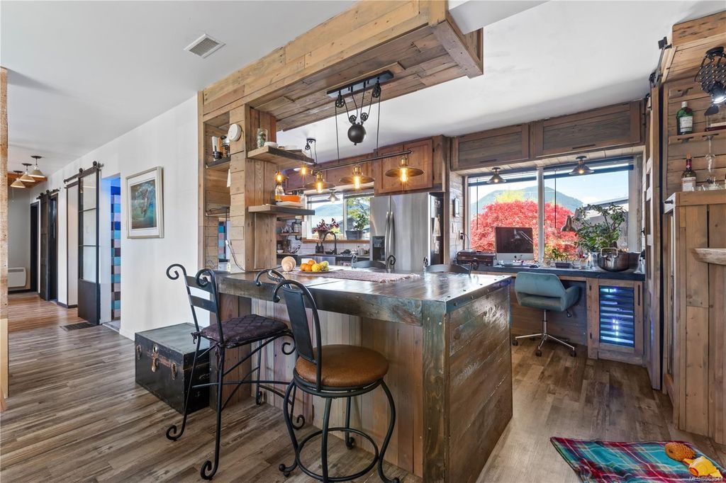 listing image 16044819589521325879