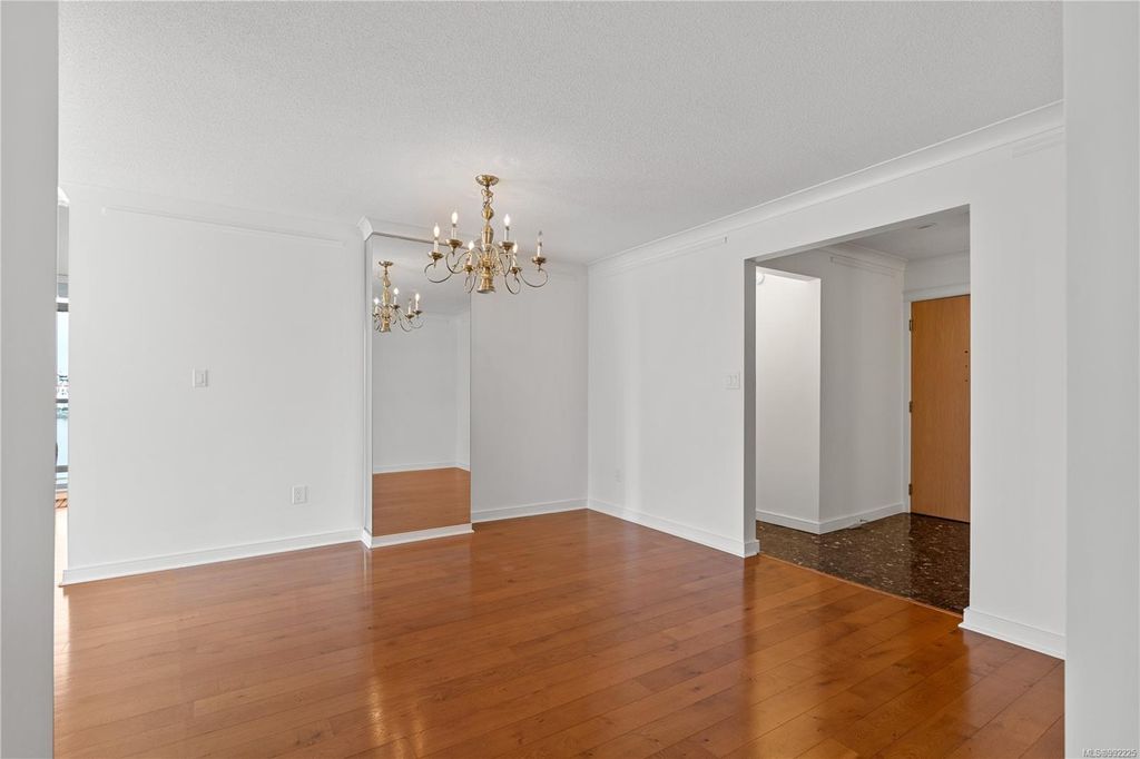 listing image 16042517126844285196