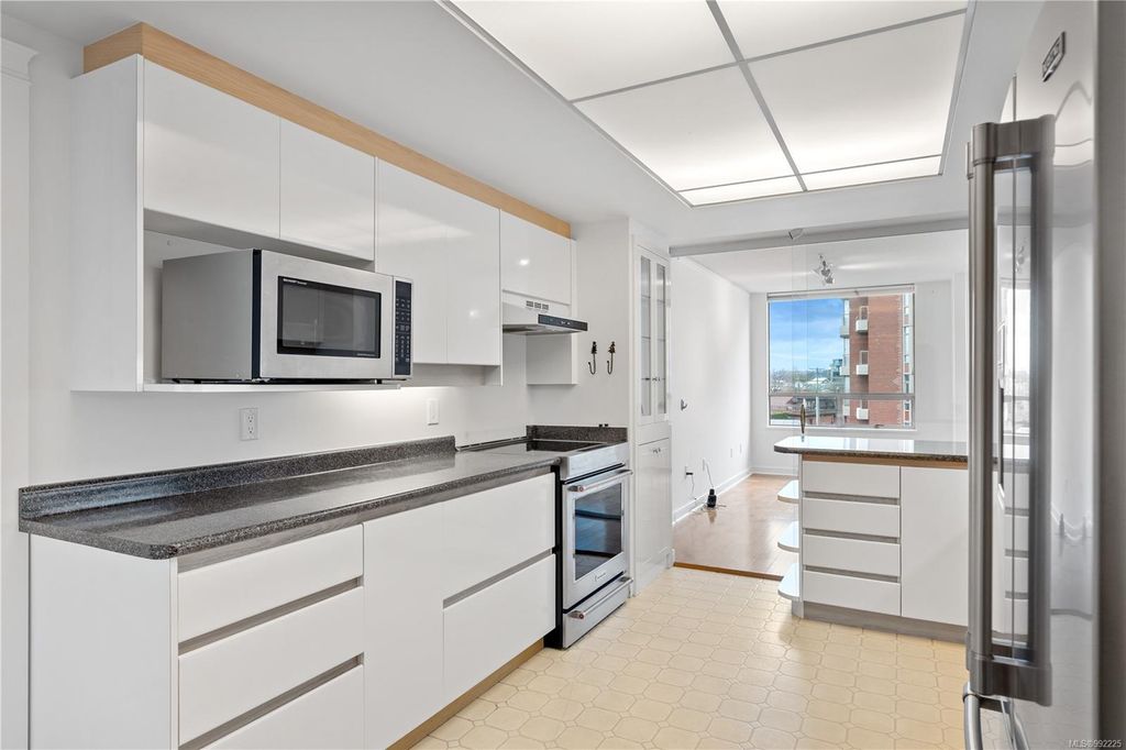 listing image 16044963825340986139