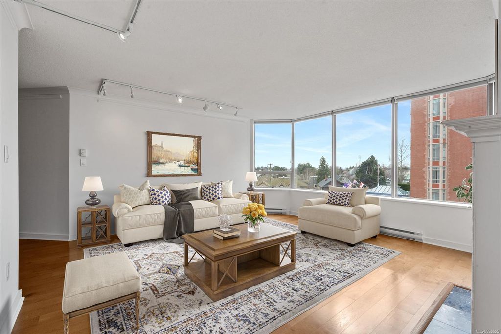 listing image 16041889478853903491