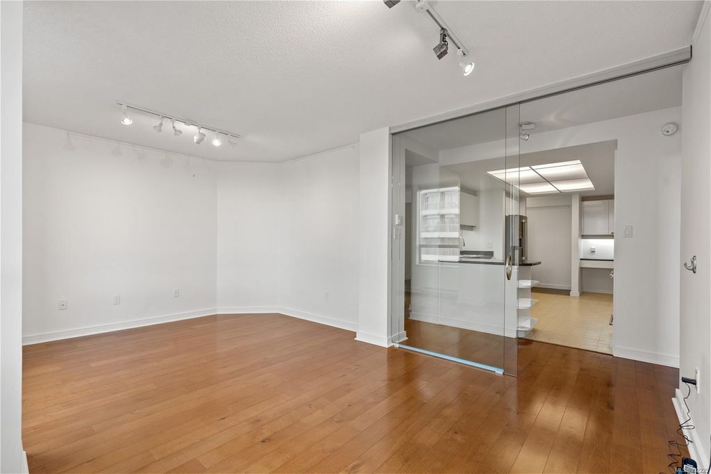 listing image 16049465256659906265