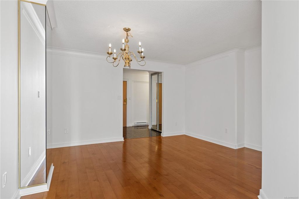 listing image 16049937026063240975