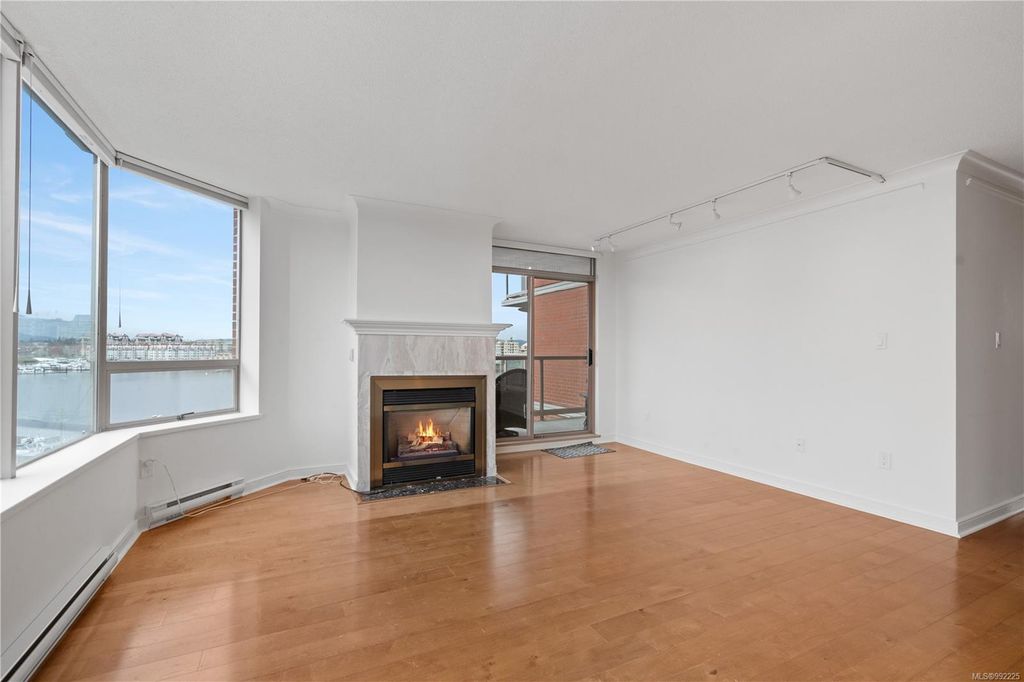 listing image 16041108890843594197