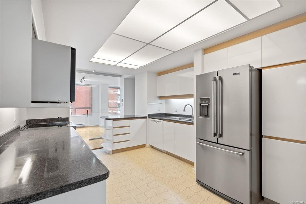 listing image 16045036654253179868