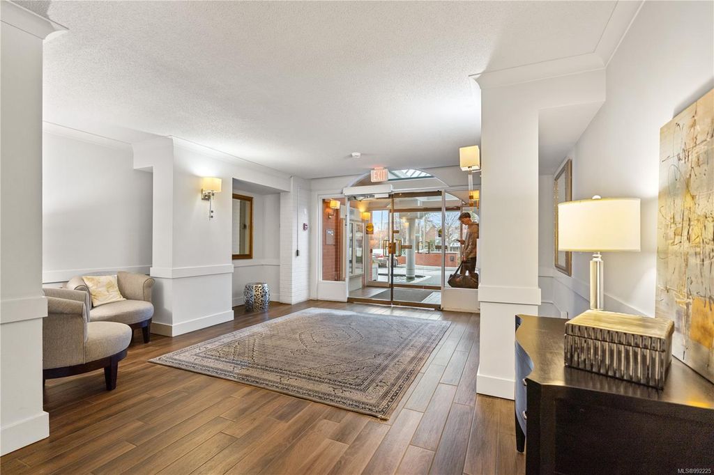 listing image 16045846292127247939