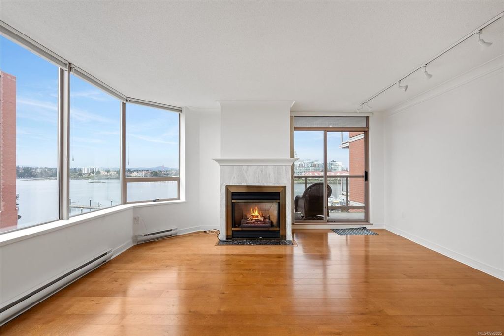 listing image 16047880793031559825