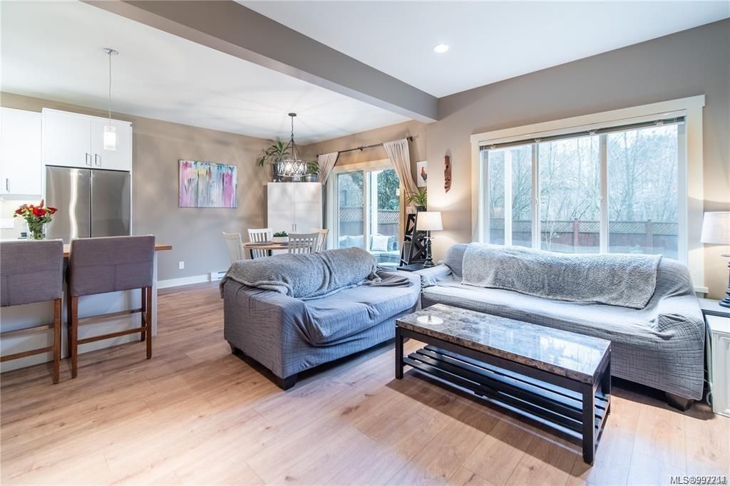 listing image 16043286477260198406