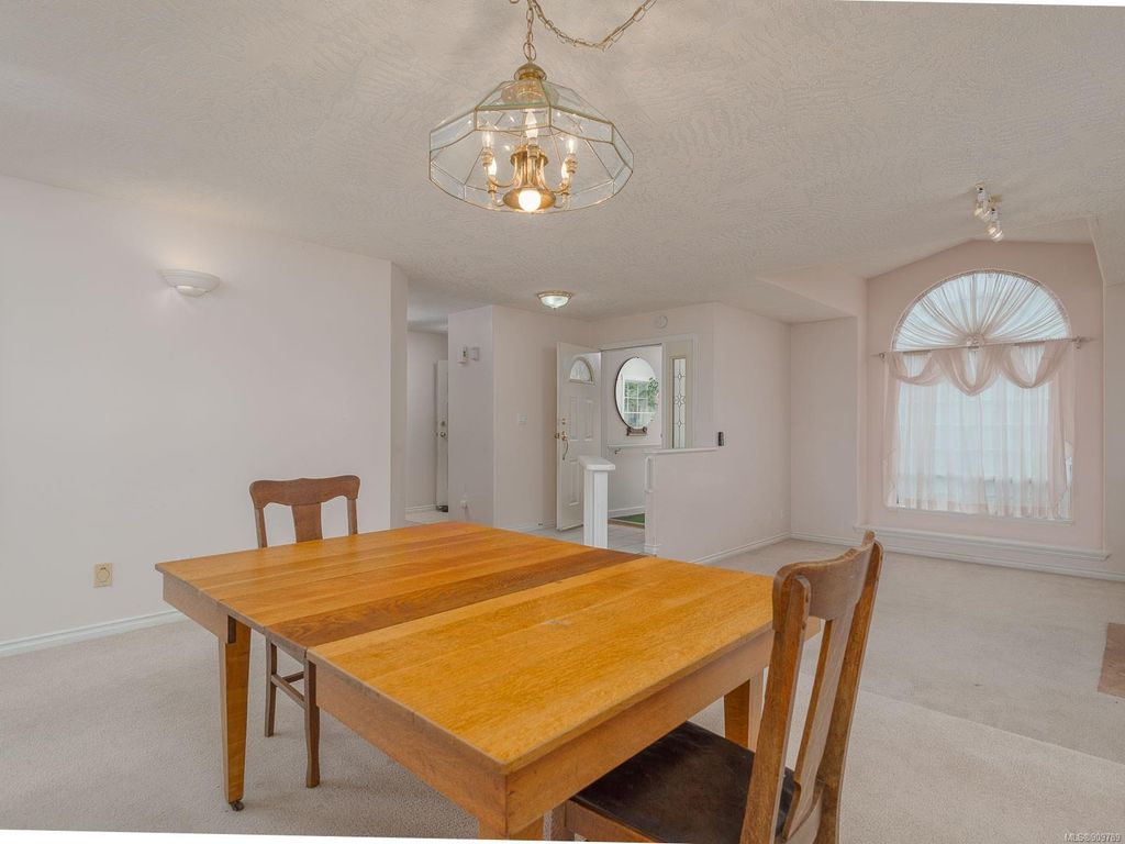 listing image 16043925889626