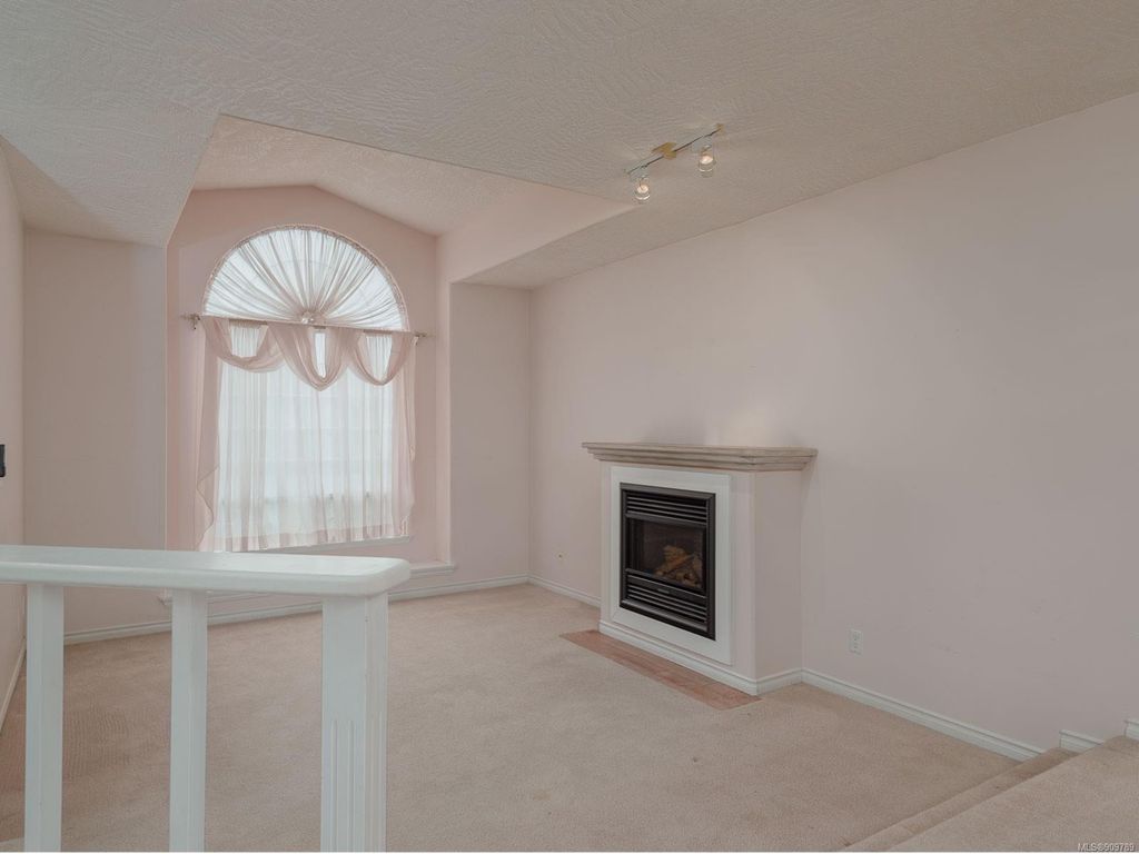 listing image 16041155643254