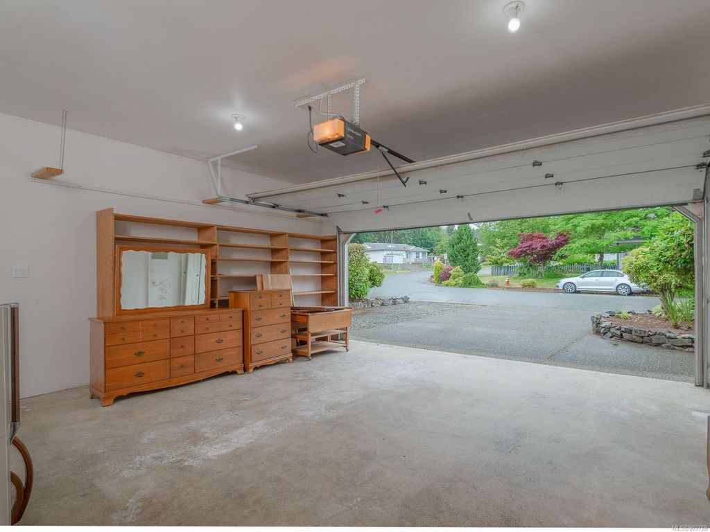 listing image 16043872013684