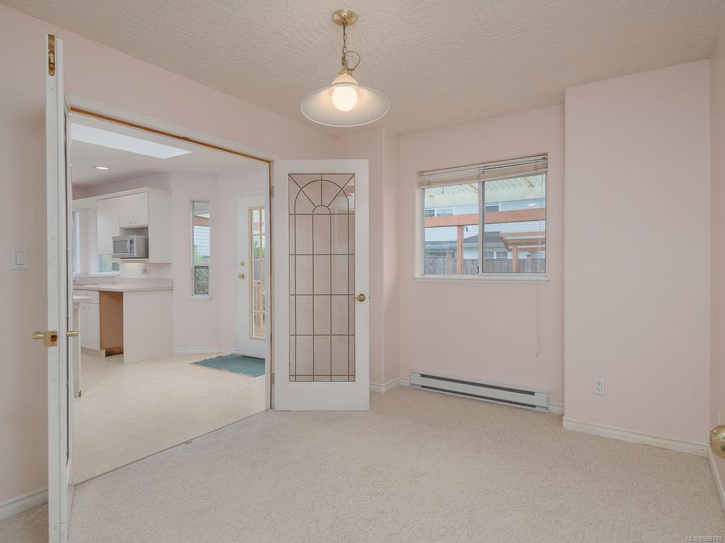 listing image 16042044274241