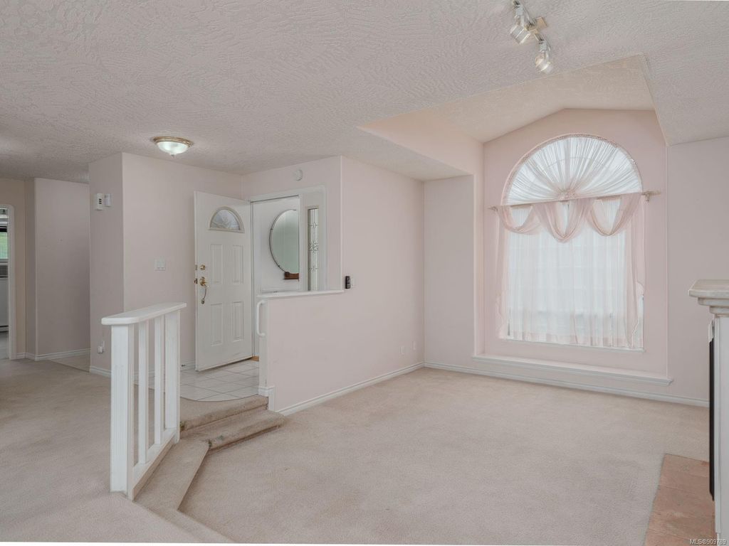 listing image 16042411187411