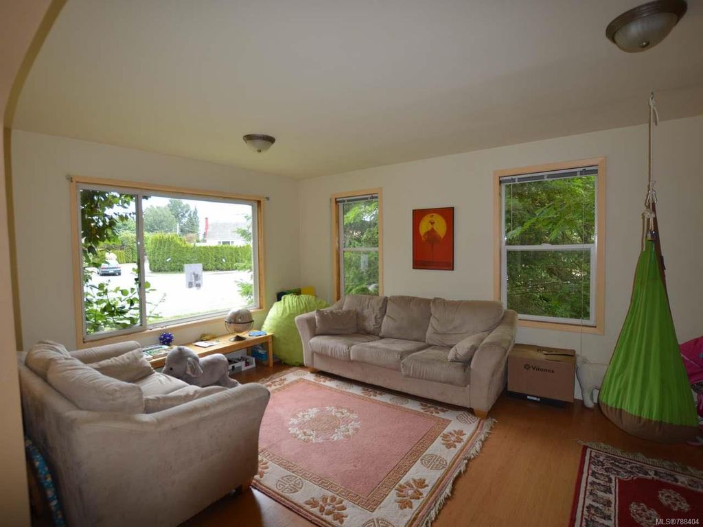 listing image 16047271073440540284