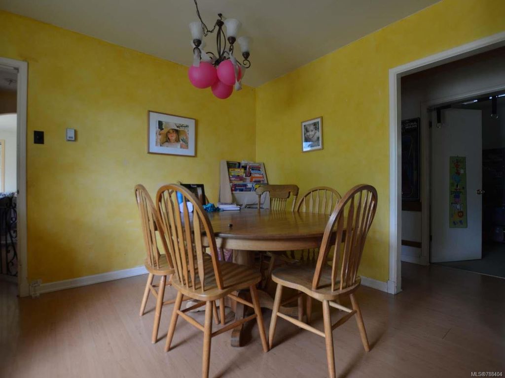 listing image 16048229403342503041