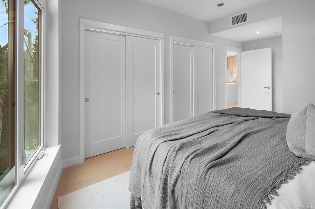 listing image 16045975596180034000