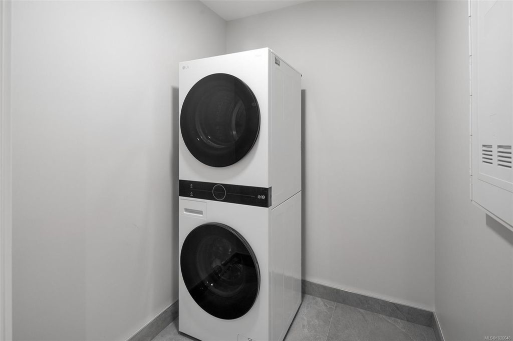 listing image 16047031156717340360