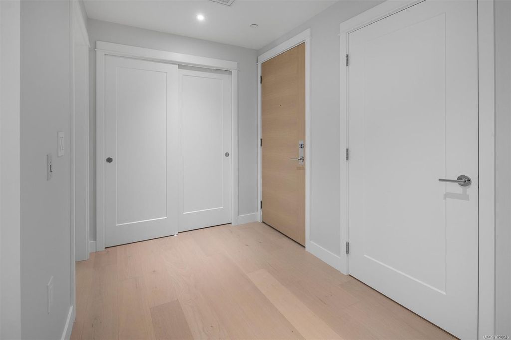 listing image 16042637910114440061